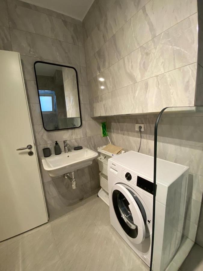 Saranda Beach Apartment Екстер'єр фото