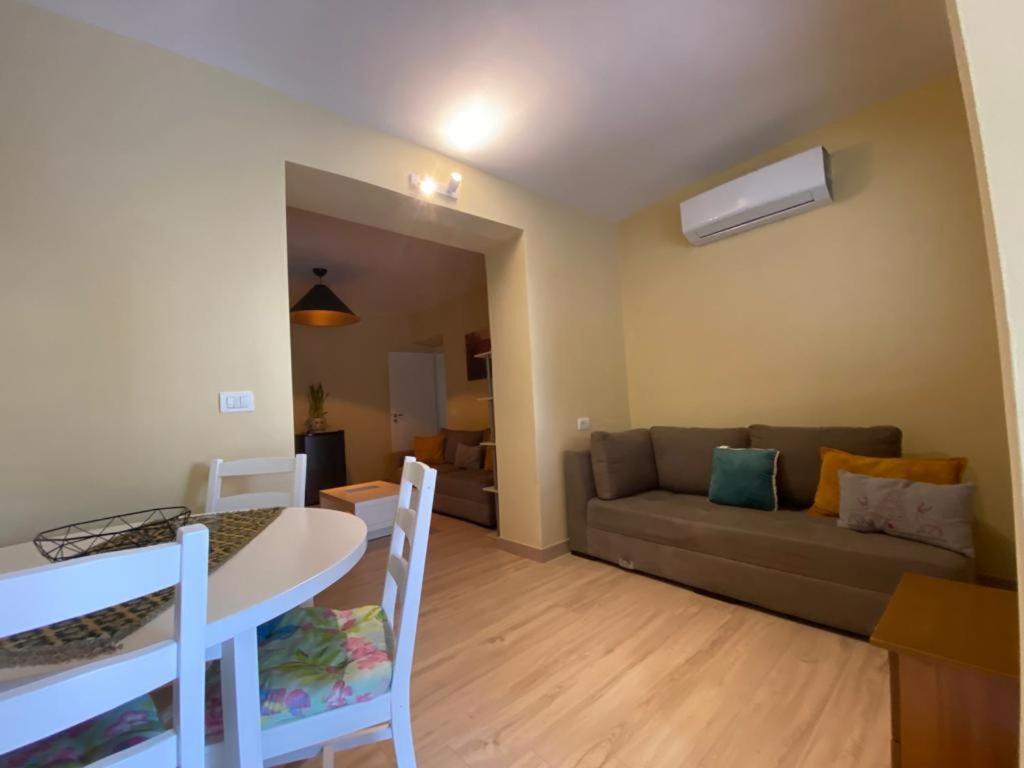 Saranda Beach Apartment Екстер'єр фото
