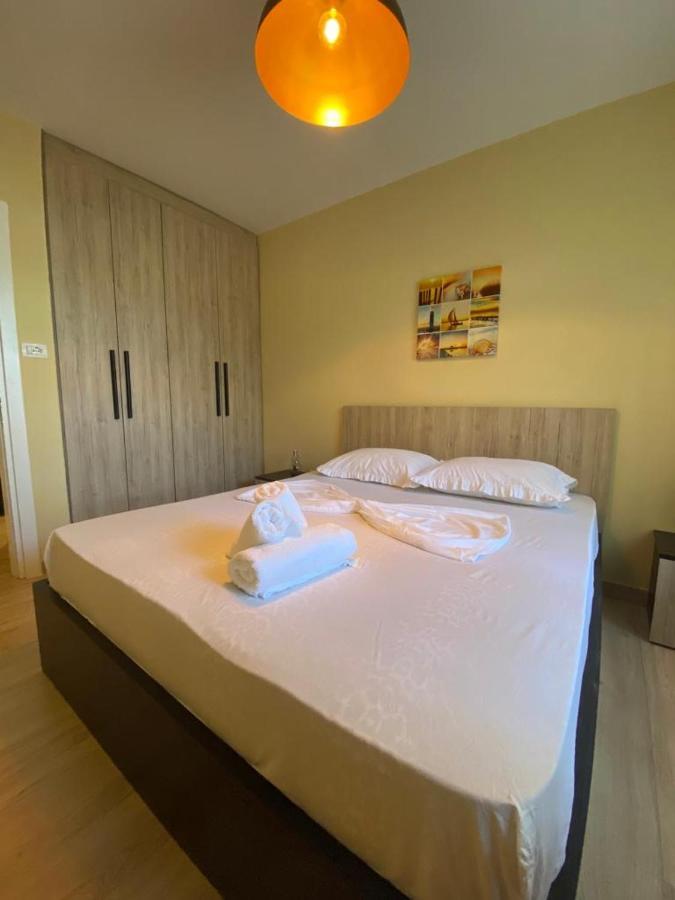 Saranda Beach Apartment Екстер'єр фото