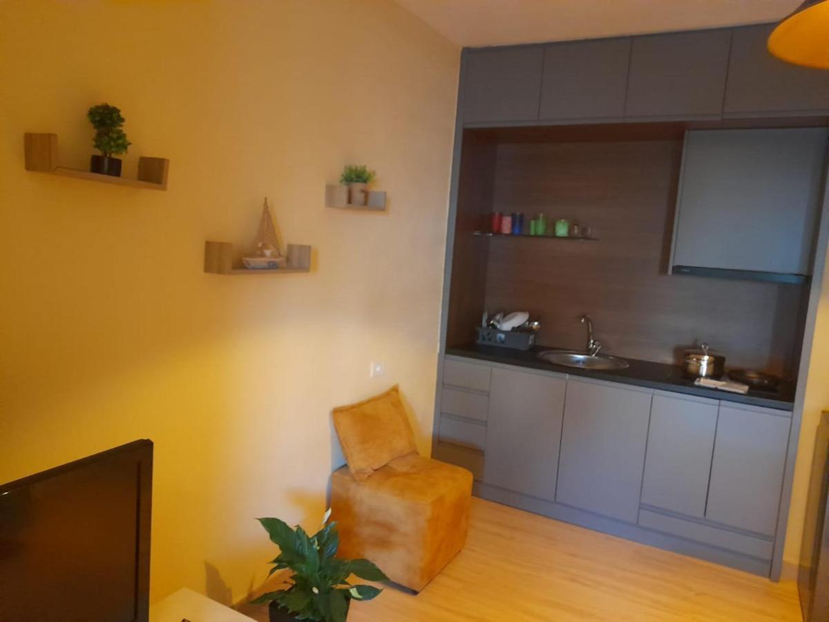 Saranda Beach Apartment Екстер'єр фото